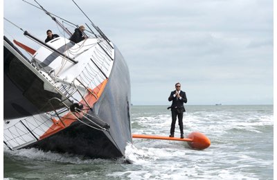 Alex Thomson a passeggio sulla chiglia di Hugo Boss