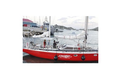 Laura Dekker, approdata a Saint Marteen, uno degli scali del suo giro del mondo