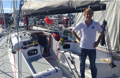 Francois Gabart a bordo del suo RM 890