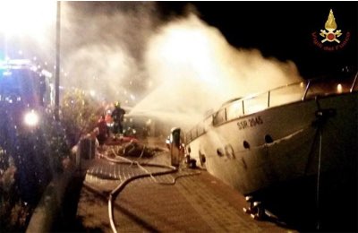 Fuoco a Marina di Loano