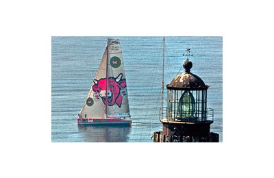 Groupe Bel, primo al passaggio della Giraglia