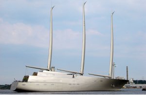 7 milioni di euro in 10 mesi: il mega yacht A costa troppo per lo Stato