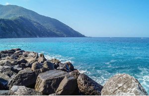 Il mare bolle: temperature da mese di agosto, è allarme