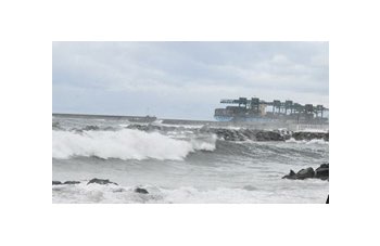 Muore con il kite, disperso uno skipper