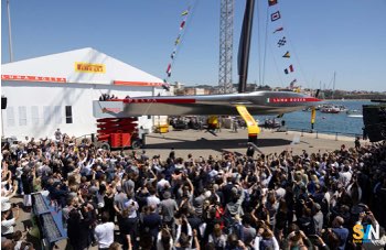 La nuova Luna Rossa Prada Pirelli, d’argento e con forme magrissime