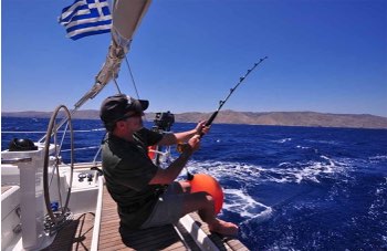 Pesca dalla barca: le regole 2026 da conoscere per evitare sanzioni