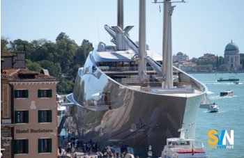 Sailing Yacht A, sfida tra Trieste e Genova per il refit