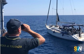 Uno skipper racconta perché preferisce lavorare in Corsica e non in Italia 