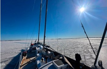 Sara G bloccato tra i ghiacci sulla costa atlantica del nord degli Stati Uniti