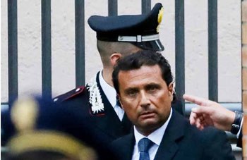 Schettino dopo 5 anni dal naufragio del Concordia va in carcere