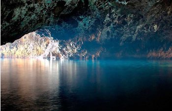 Isole Eolie: ingresso nelle grotte vietato per le barche a motore