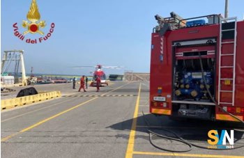 Catamarano in fiamme ad Ardea, due uomini salvati da una barca a vela
