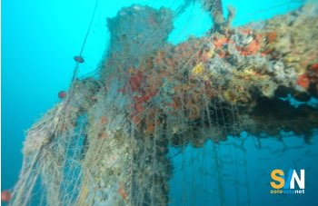 Reti fantasma, i volontari che liberano il mare