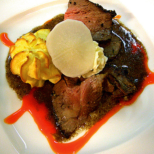 Roastbeef impepata con salsa rossa al rafano