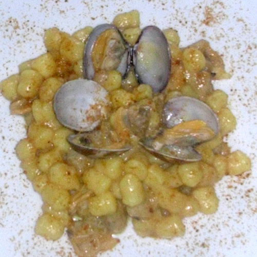 Chicche di patata con vongole e bottarga