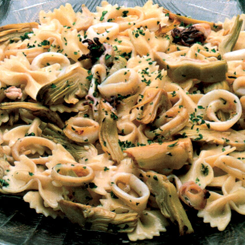 Farfalle, carciofi e calamaretti