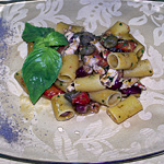 Mezze maniche con tonnetto e capperi