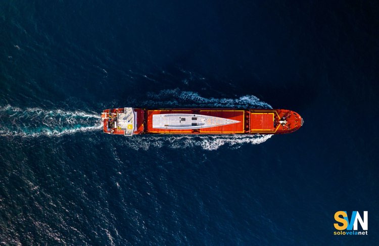 Un momento del trasporto di Argo 54 dall'Olanda al cantiere di assemblaggio in Grecia