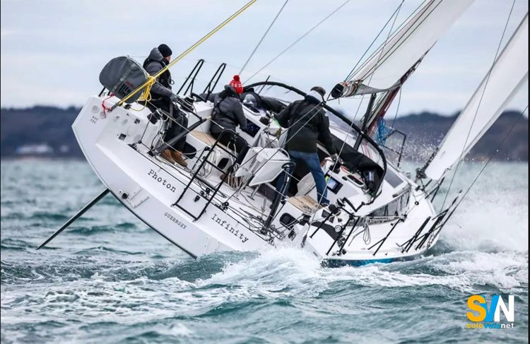 Il JPK disegnato da Jacques Valer per la JPK Composite, un fast cruiser orientato verso la regata