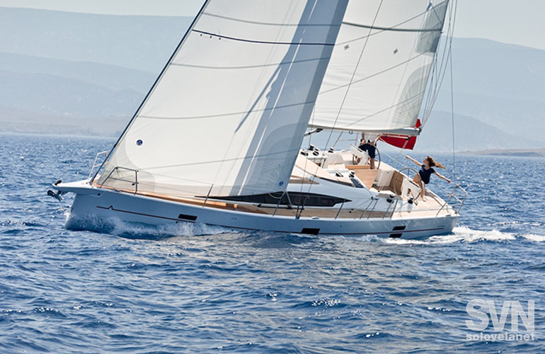 Azuree 41, una barca da crociera molto veloce