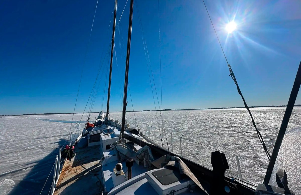 Sara G bloccato tra i ghiacci sulla costa atlantica del nord degli ...