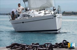 Accostare in banchina a vela: quando è possibile e come farlo in sicurezza