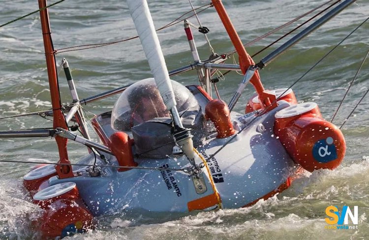 Andrew Bedwell in navigazione con il suo nuovo Big C V2 in previsione del suo secondo tentativo di traversare l’Atlantico con la barca più piccola di sempre