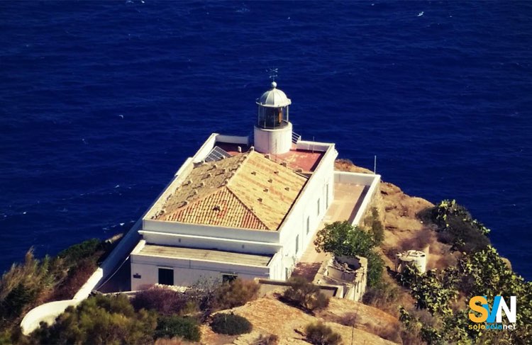 Il faro di Punat Omo Morto, il faro dell'isola d'Ischia anche a questo faro sono collegati fatti di sangue