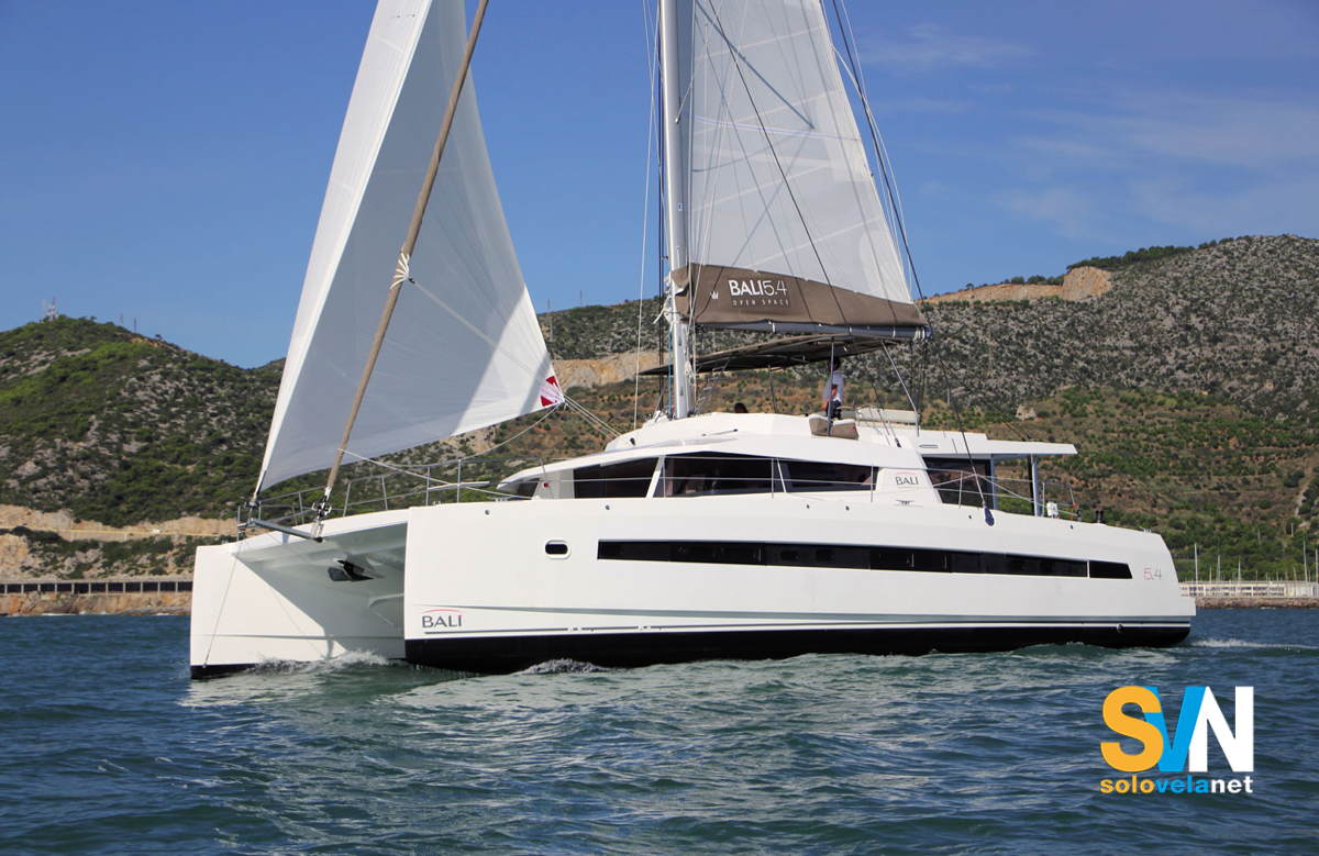 Bali 5.4, catamarano con viste panoramiche e ottimi livelli prestazionali