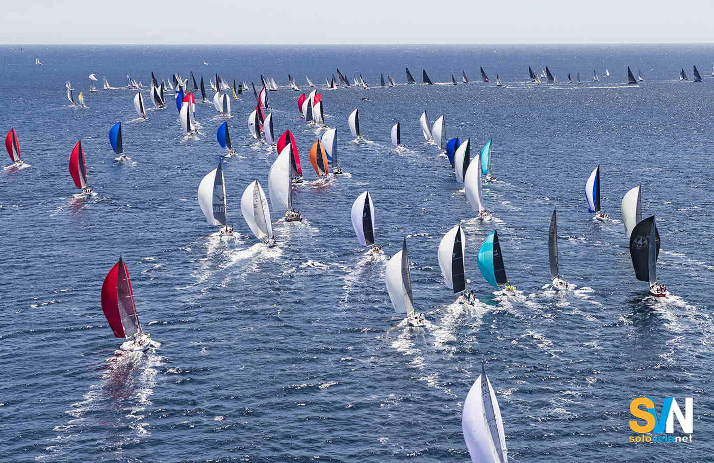 Girare in boa: guida completa alla boa di bolina tra tecnica, tattica e manovre