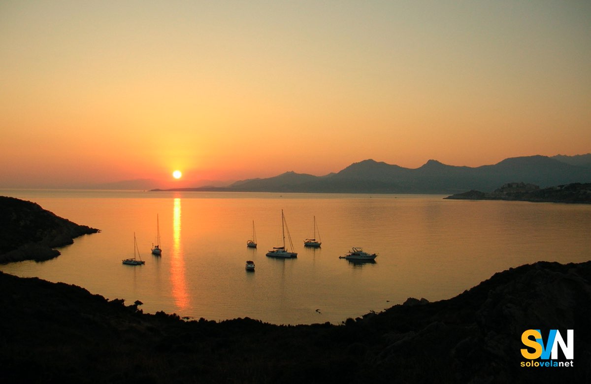 La costa selvaggia della Corsica occidentale, dominata da granito e macchia mediterranea