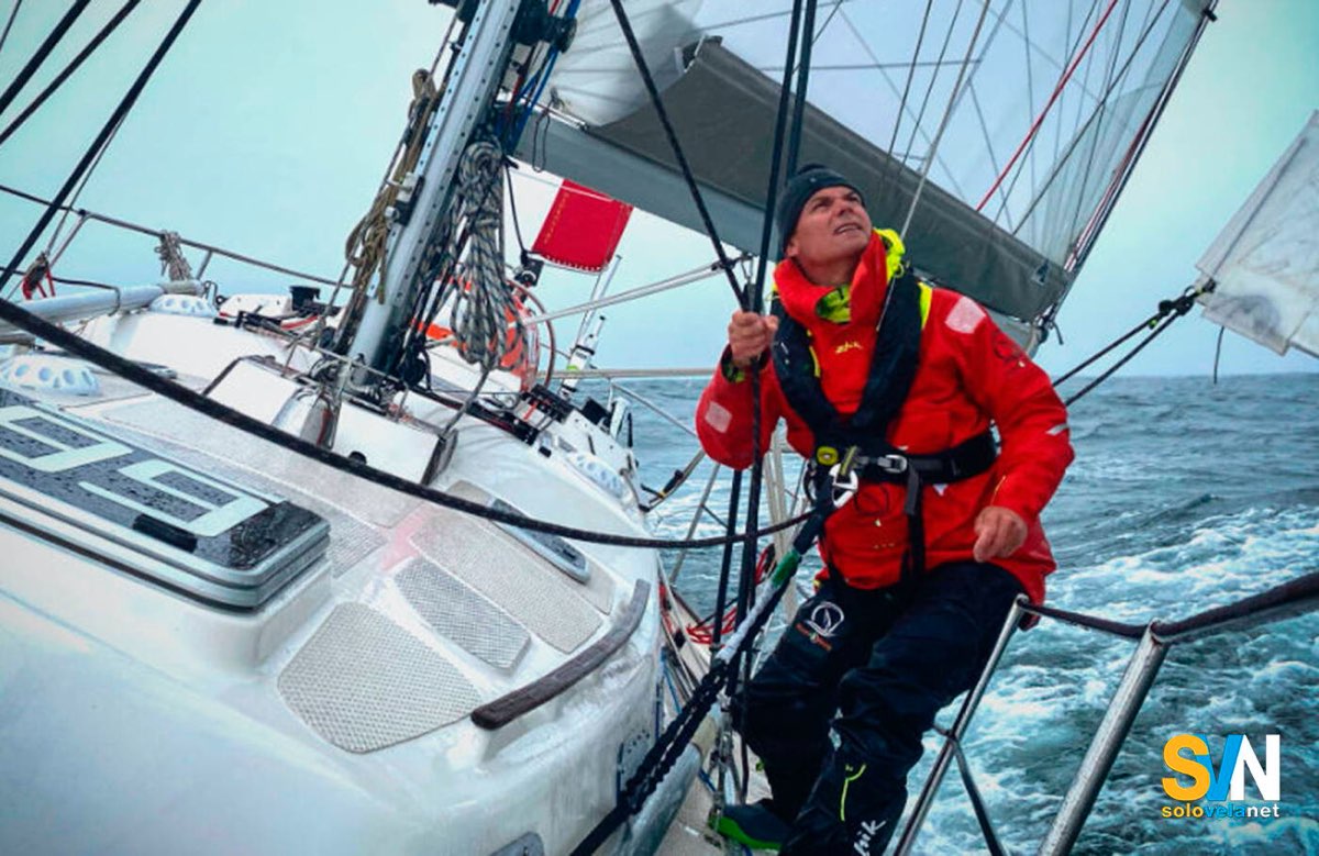 Guido Cantini in navigazione in solitario durante una delle prove in mare utilizzate per prepararsi alla Golden Globe Race