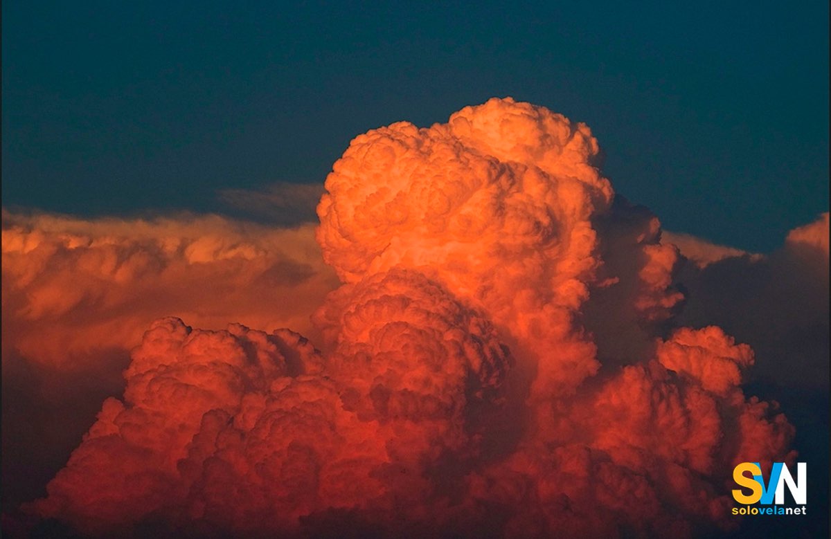 Il cumulonembo è la nuvola più imponente che c'è ed è quella che costituisce i groppi