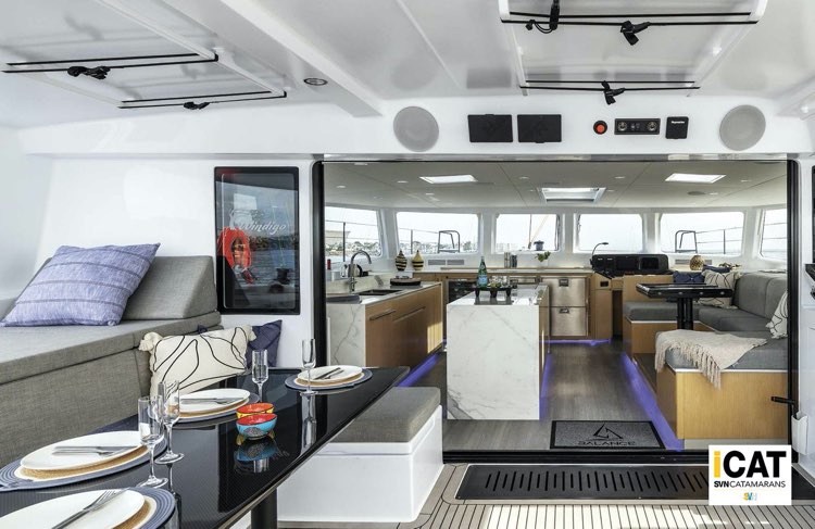 Balance 580, il pozzetto con l'accesso alla dinette tanto grande da far sembrare dinette e pozzetto un unico ambiente