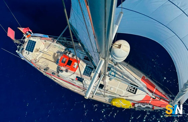 Vista dall’alto di Hannah of Cowes, il Vancouver 34 Classic scelto da Guido Cantini per il giro del mondo in solitario della Golden Globe Race