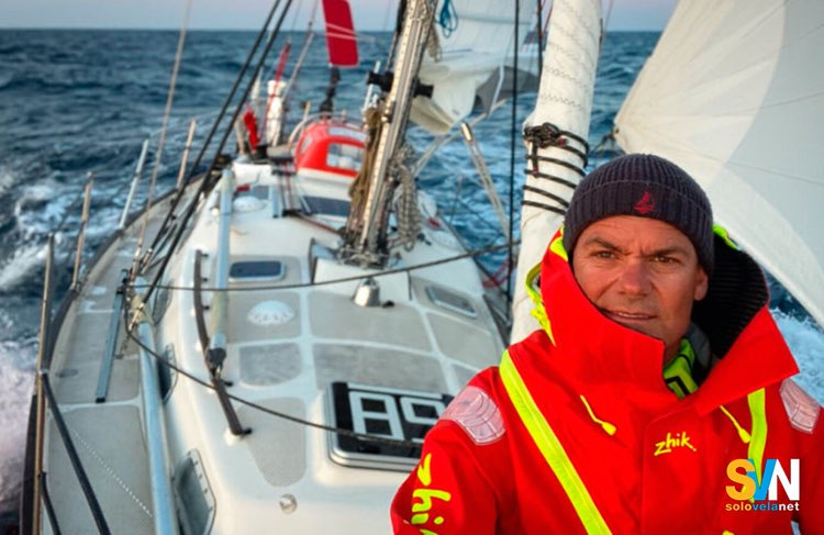 Guido Cantini a bordo del suo Vancouver 34 durante una navigazione di preparazione alla Golden Globe Race