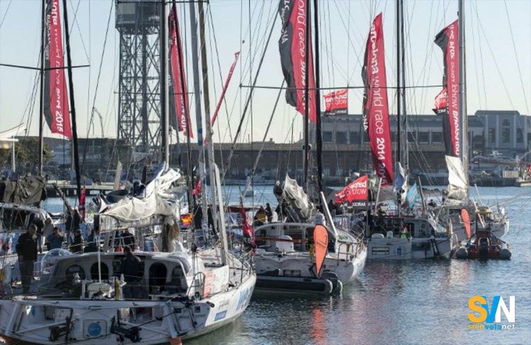 Le barche che parteciperanno alla Barcellona edizione 2014-2015 (l'ultima fatta) si preparano per raggiungere la zona della partenza