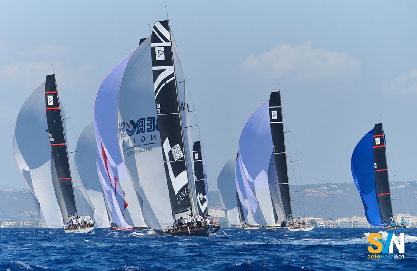 Governare lo spinnaker senza paura: come regolarlo al meglio al lasco