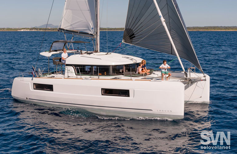 Lagoon 40, un multiscafo pensato per la crociera in famiglia