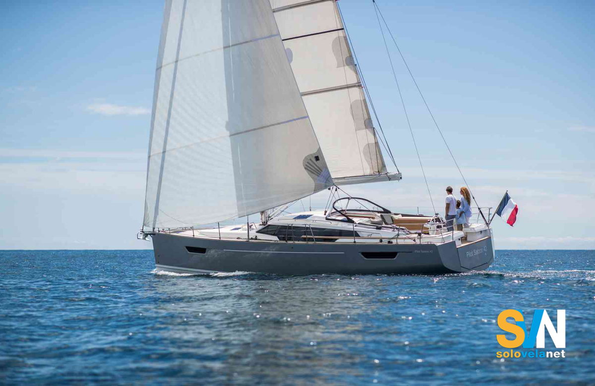 Pilot Saloon 42, una barca a dislocamento pesante dalle rifiniture di alto livello