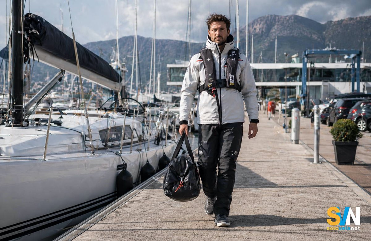 Il giubbotto dovrebbe essere parte integrante dell'attrezzatura quotidiana del velista, ma in Italia questo non è usato molto. Almeno bisognerebbe metterlo quando le comndizioni del mare non sono buone o quando si naviga da soli in pozzetto