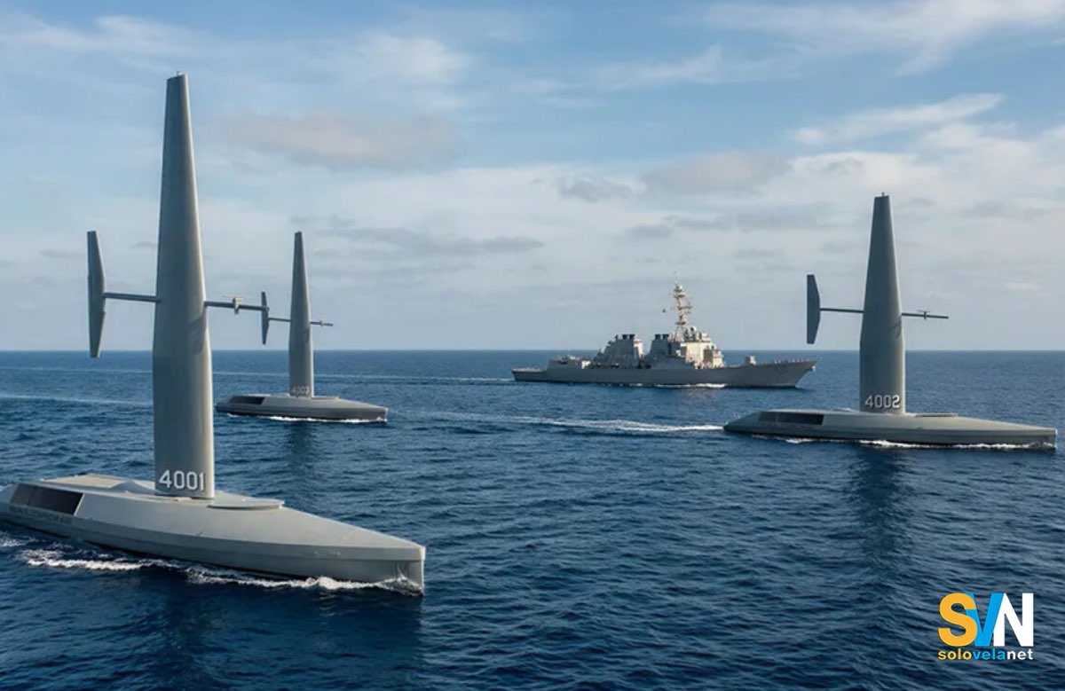 La flotta Saildrone con in fondo la nave d'appoggio