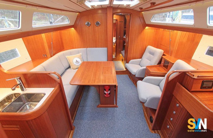 La dinette del Hallberg Rassy 44