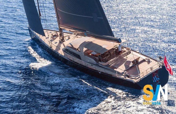 4K, Un 38,78 metri costruito da Abeking & Rasmussen nel 2002 in vendita per 8,5 milioni di euro con tasse pagate