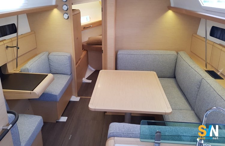 La dinette del Sun Odyssey 419