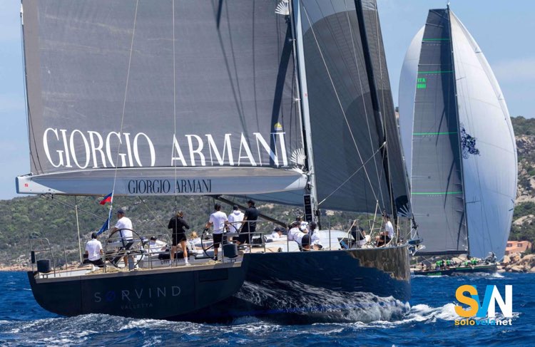 Il Giorgio Armani durante le regate in Costa Smeralda