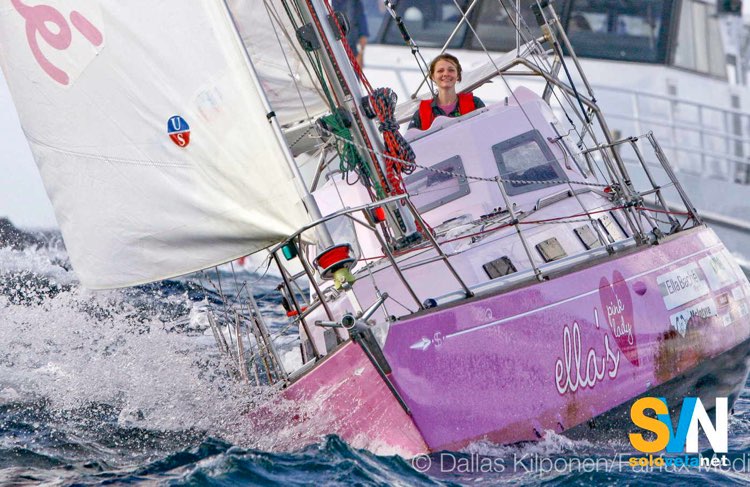 Jessica Watson sulla sua barca tutta rosa