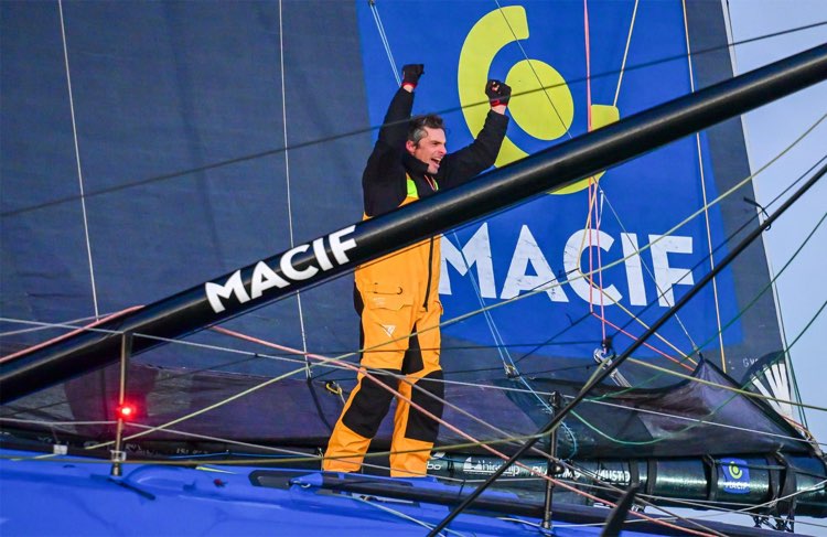 Charlie Dalin a bordo di Macif