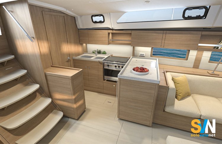 L’Oceanis 47 è presentata con la cucina a L