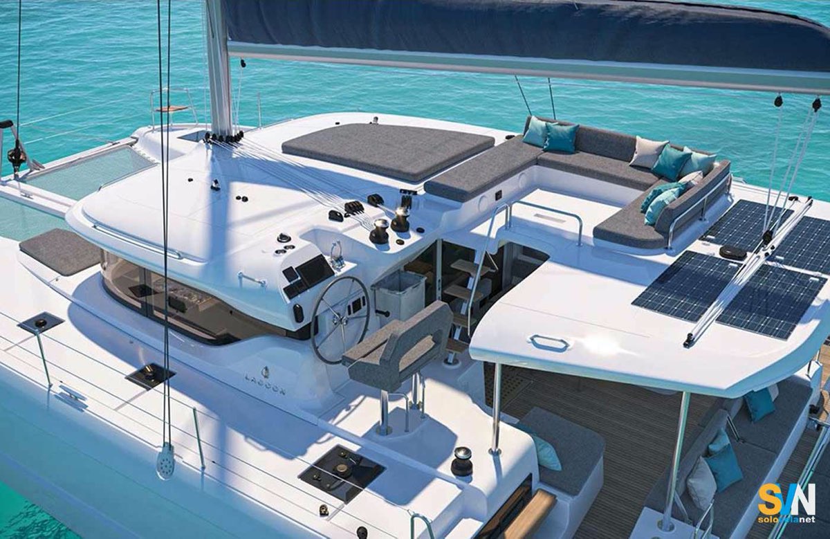 La timoneria del Lagoon 43